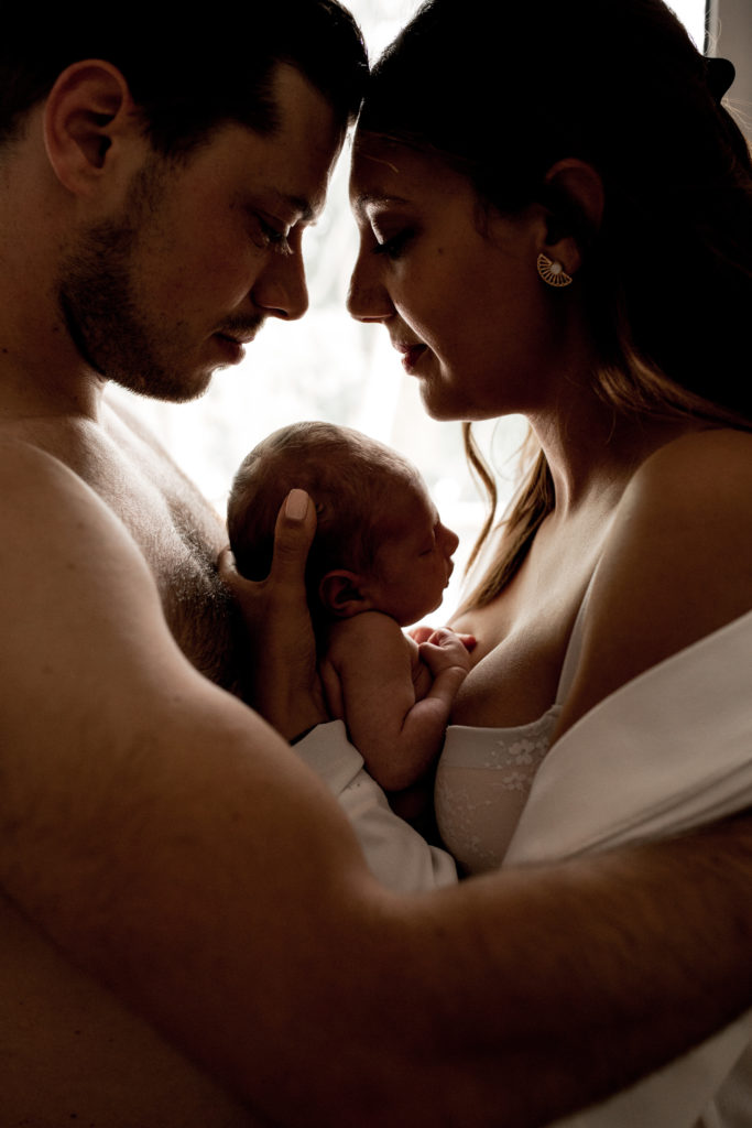 - photographe maternage proximal paris - photographe allaitement et matrescence paris - reportage photo nouveau né naturel seine et marne - documenter le maternage a domicile - dalale shoeir photographe