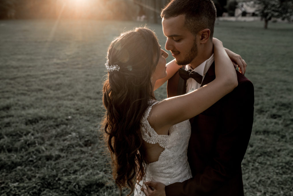 - seance photo couple mariage - photos des maries - seance engagement ile de france - photographe mariage seine et marne - inspiration photos de couple mariage paris - dalale shoeir photographe