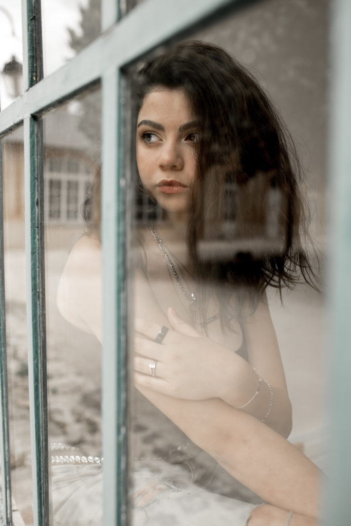 - Photographe portraits femme entrepreneur pontault combault ile de france - portraits intimes de femme pontault combault - seance photo portrait lifestyle ile de france - reportage photo entrepreneur seine et marne