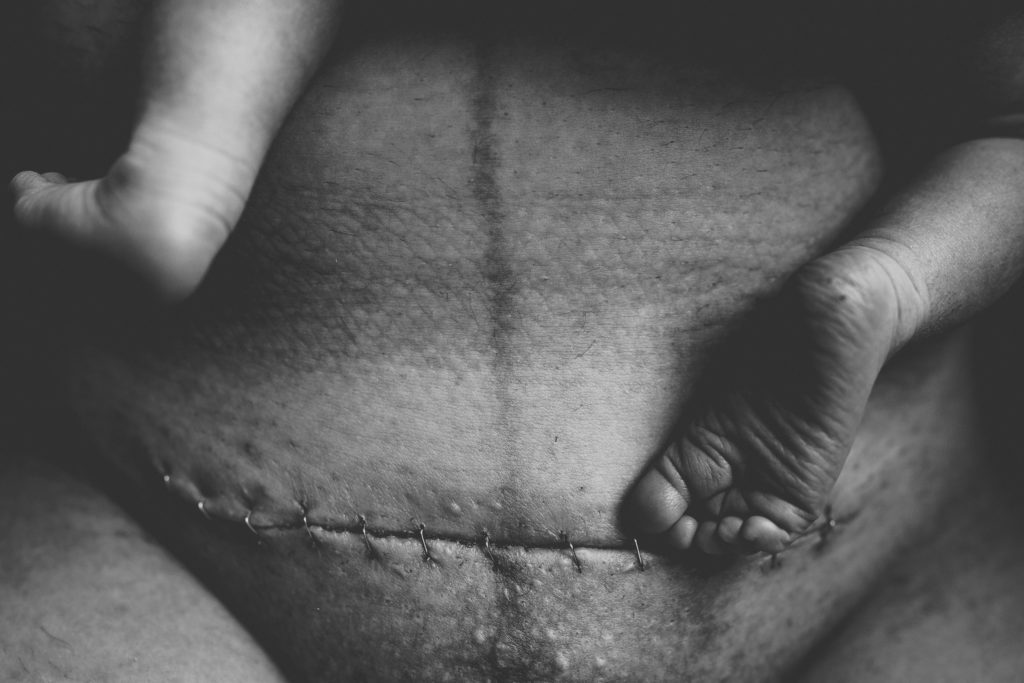 - photographe maternage proximal paris - photographe allaitement et matrescence paris - reportage photo nouveau né naturel seine et marne - documenter le maternage a domicile - dalale shoeir photographe