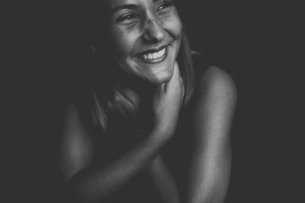 - Photographe portraits femme entrepreneur pontault combault ile de france - portraits intimes de femme pontault combault - seance photo portrait lifestyle ile de france - reportage photo entrepreneur seine et marne