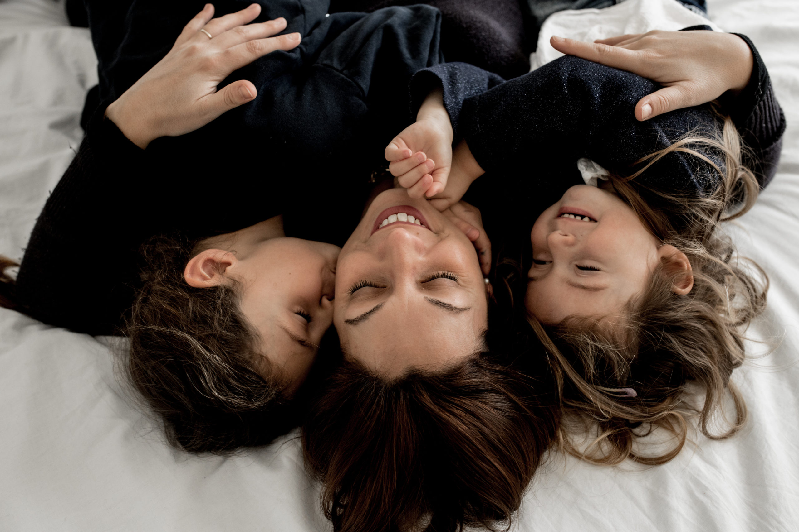 Photographe Famille Lifestyle Pontault Combault - Paris - Ile de France - seance photo famille en interieur paris - seance photo famille a domicile - dalale shoeir photographe