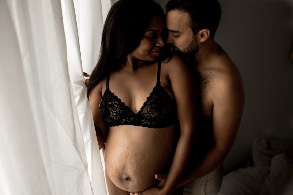 photographe lifestyle grossesse - photographe maternage intime pontault combault - photos femme einceinte a domicile paris - photos intimes grossesse - dalale shoeir photographe